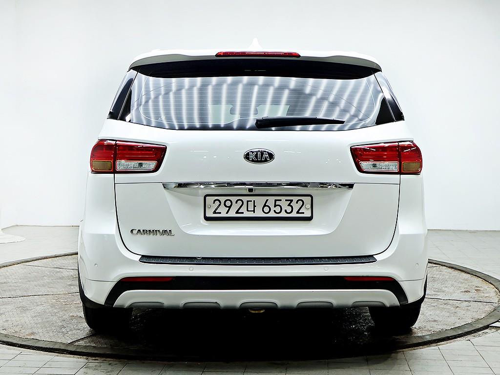 KIA Carnival - Vista 5