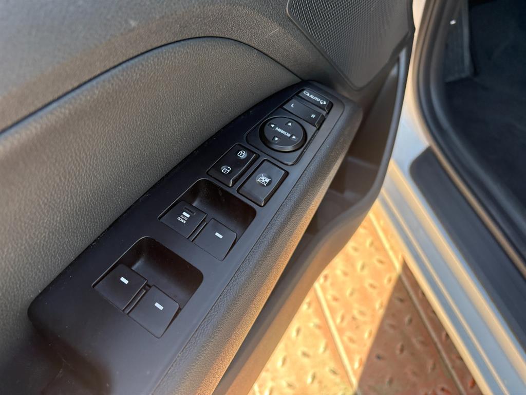 HYUNDAI Avante - Vista 12