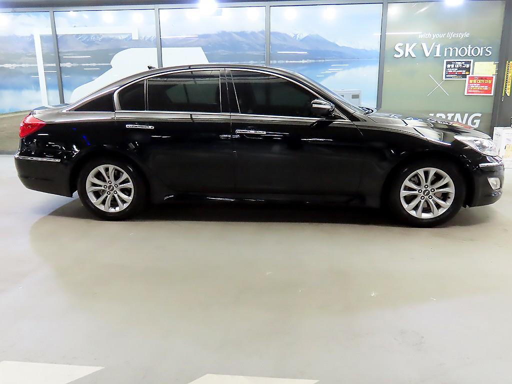 HYUNDAI Genesis - Vista 3