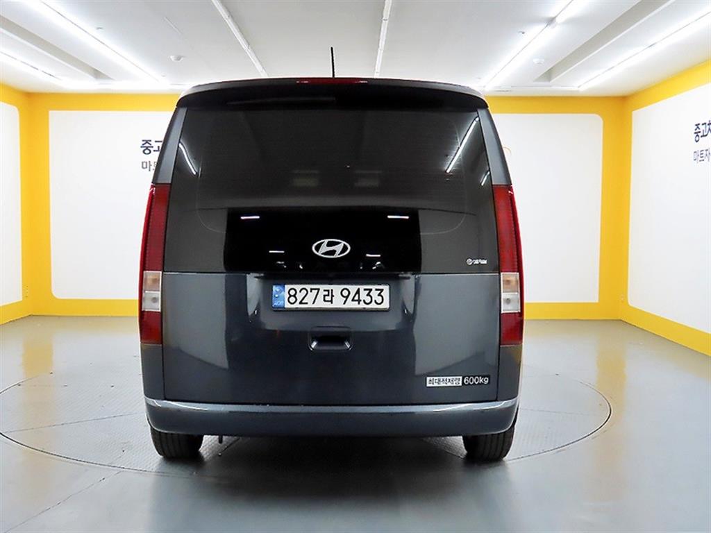 HYUNDAI Staria - Vista 3