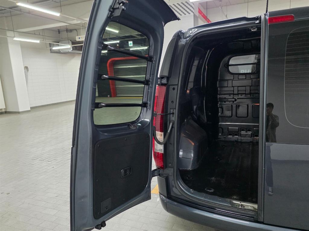 HYUNDAI Staria 2022 Gris - Importación desde Corea - HF Imports Iquique - Foto 17