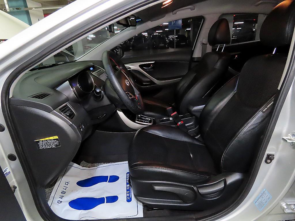 HYUNDAI Avante - Vista 6