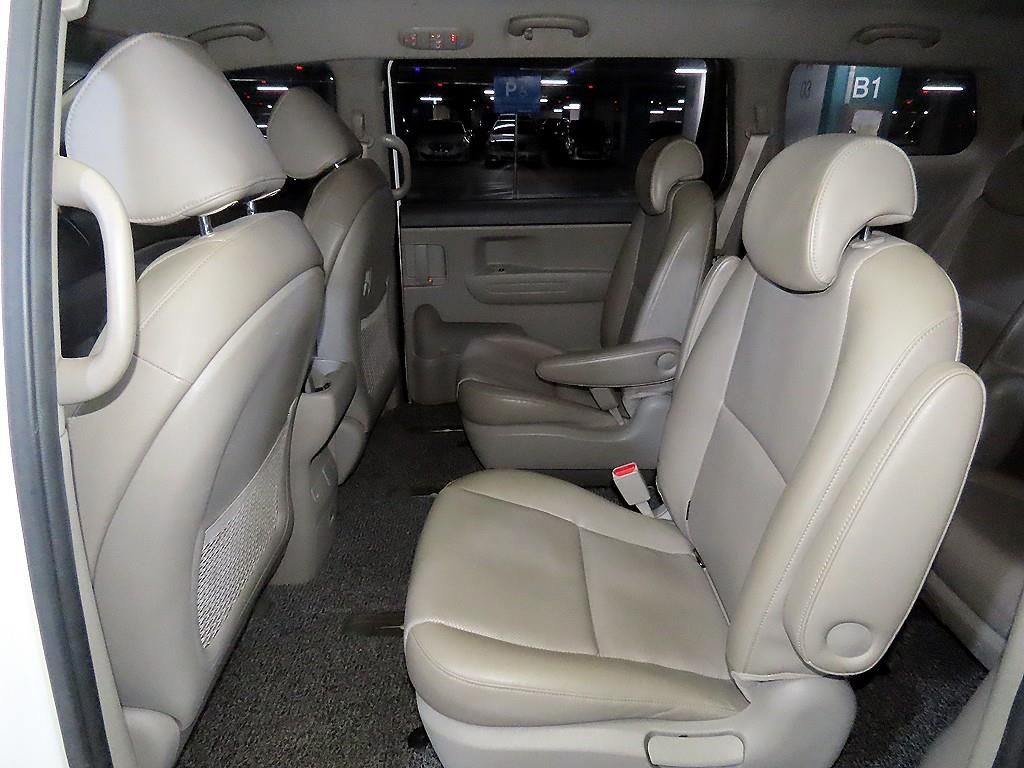 KIA Carnival - Vista 7