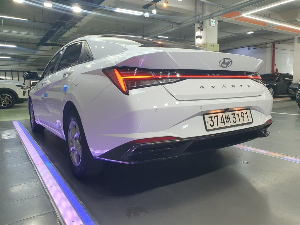 HYUNDAI Avante - Vista 4