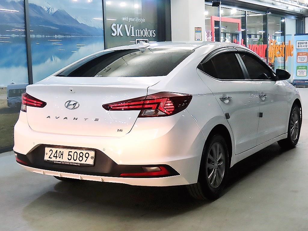 HYUNDAI Avante - Vista 4