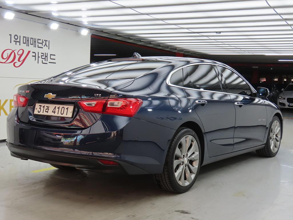 Chevrolet Malibu - Vista 3