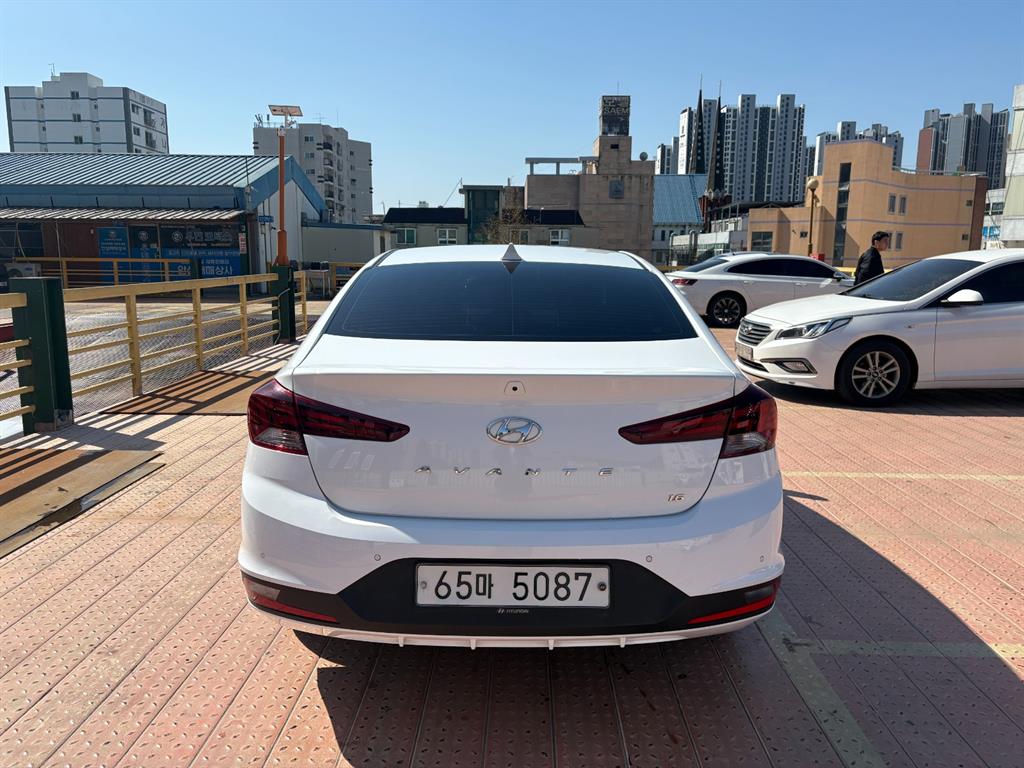 HYUNDAI Avante - Vista 4