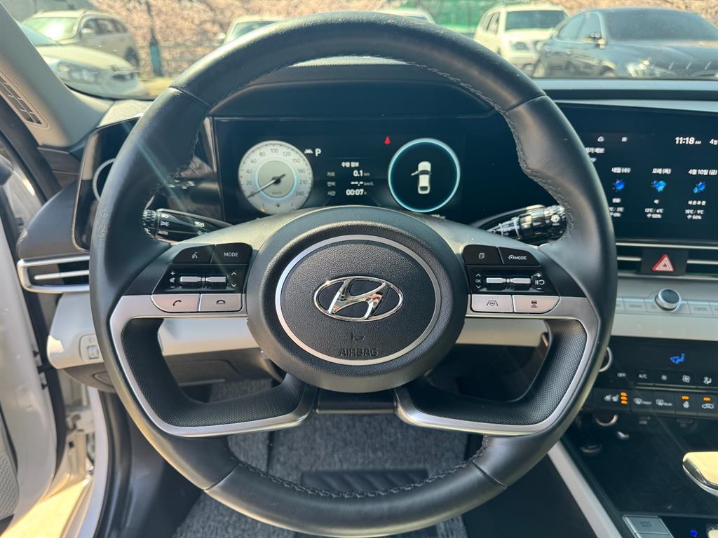 HYUNDAI Avante - Vista 7