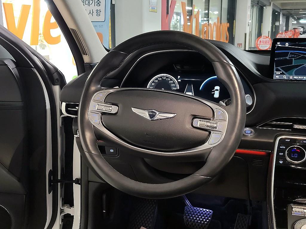 Genesis GV80 - Vista 9