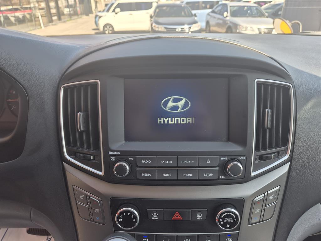 HYUNDAI Starex - Vista 12