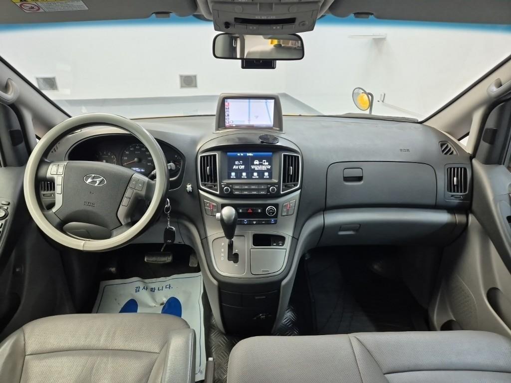 HYUNDAI Starex - Vista 7