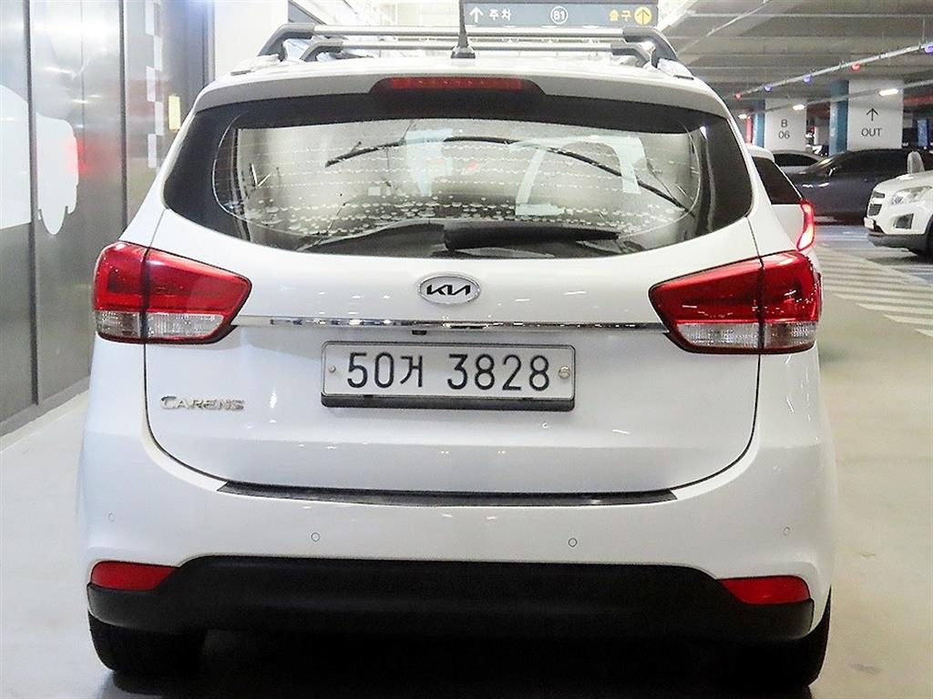 KIA Carens - Vista 5
