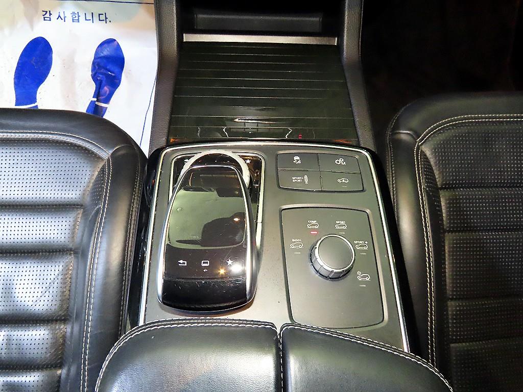 Mercedes Benz GLE Class - Vista 12