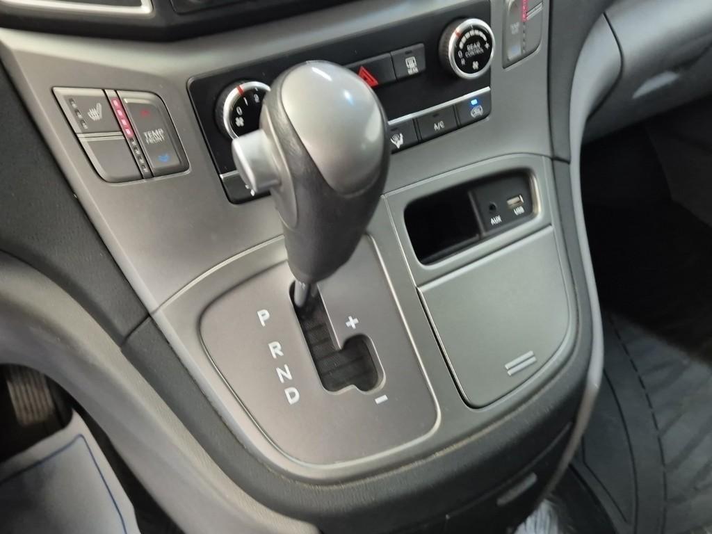 HYUNDAI Starex - Vista 8