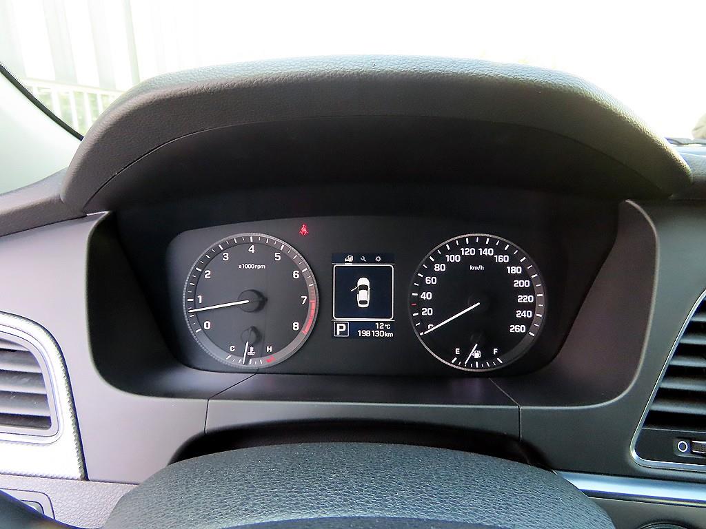 HYUNDAI Sonata - Vista 9