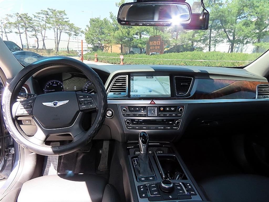 HYUNDAI Genesis - Vista 7