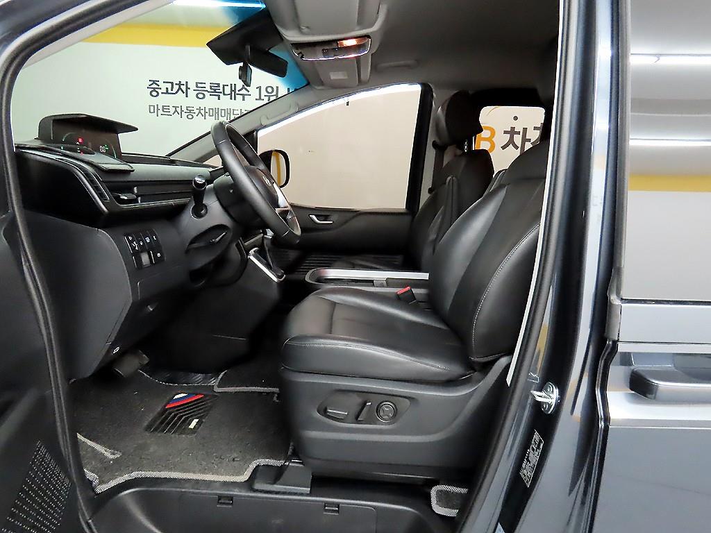 HYUNDAI Staria - Vista 5