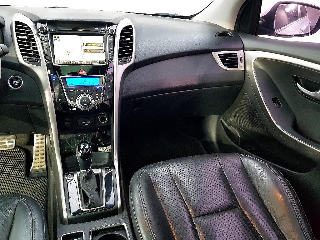 HYUNDAI i30 - Vista 10