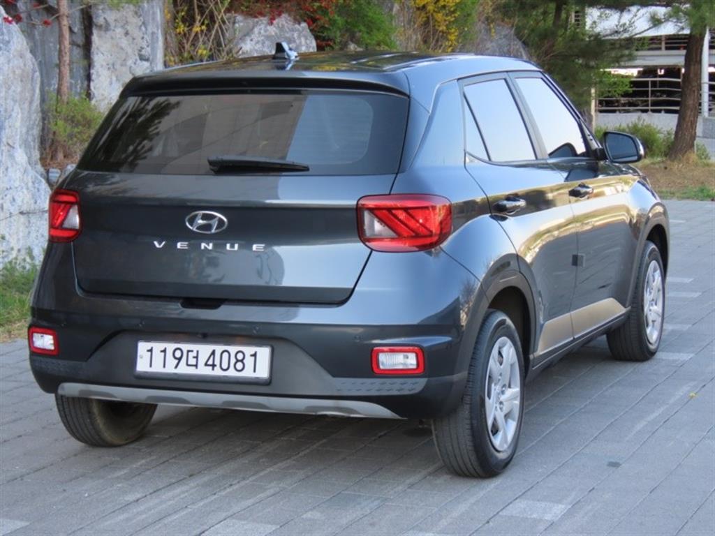 HYUNDAI Venue - Vista 5