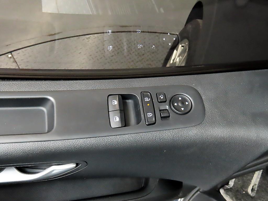 HYUNDAI Staria - Vista 11