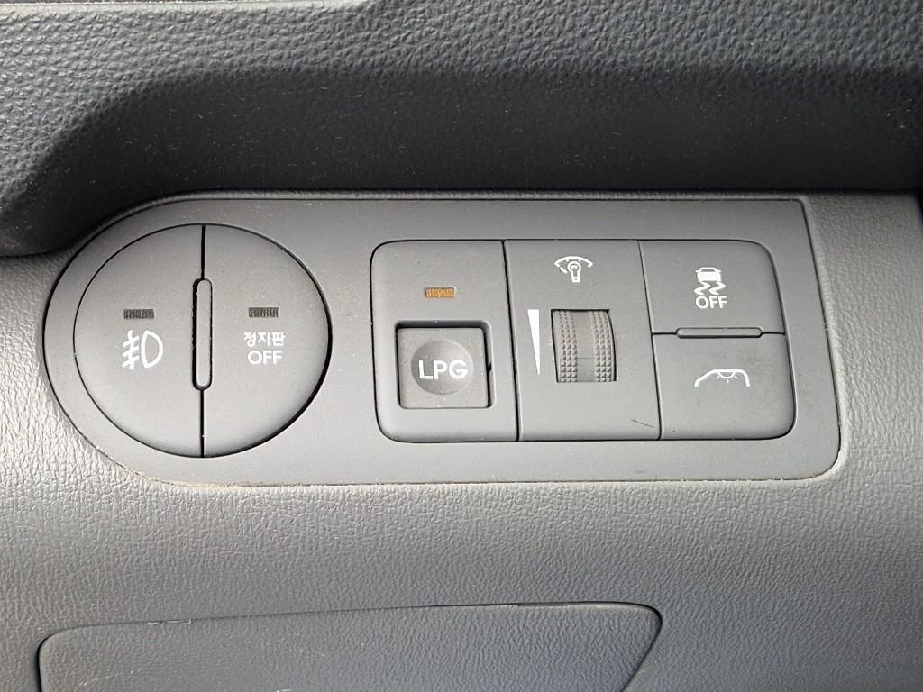 HYUNDAI Starex 2021 Amarillo - Importación desde Corea - HF Imports Iquique - Foto 17