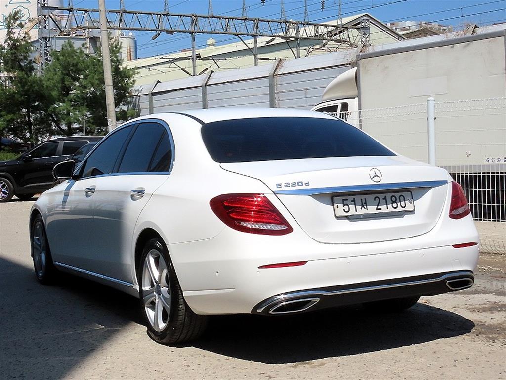 Mercedes Benz E class - Vista 3