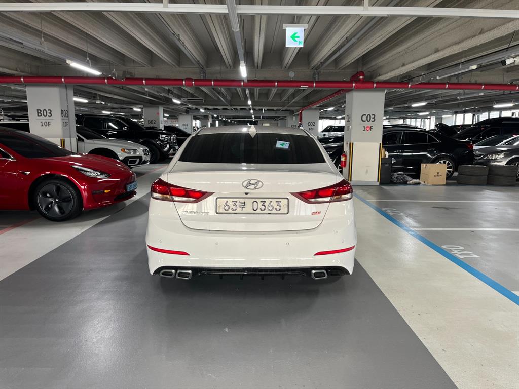 HYUNDAI Avante - Vista 4