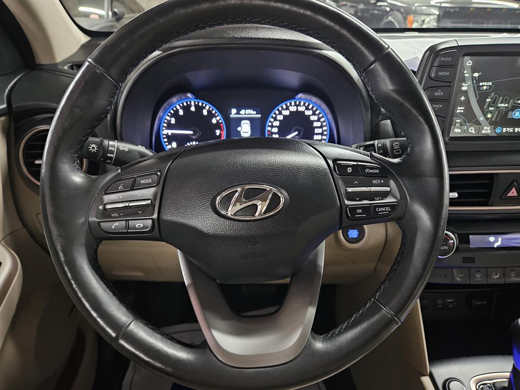 HYUNDAI Kona - Vista 7