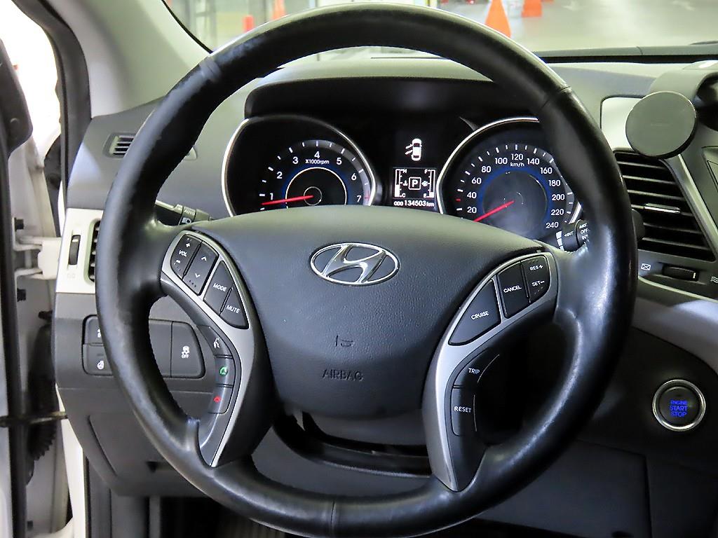 HYUNDAI Avante - Vista 8