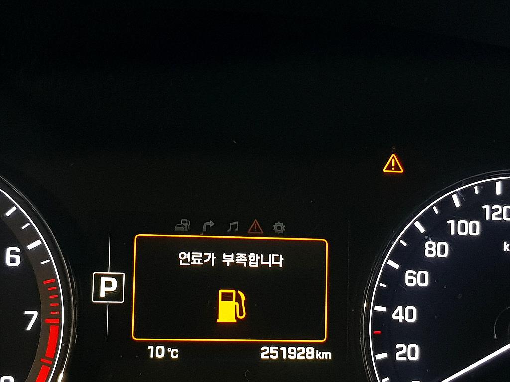 HYUNDAI Genesis - Vista 5