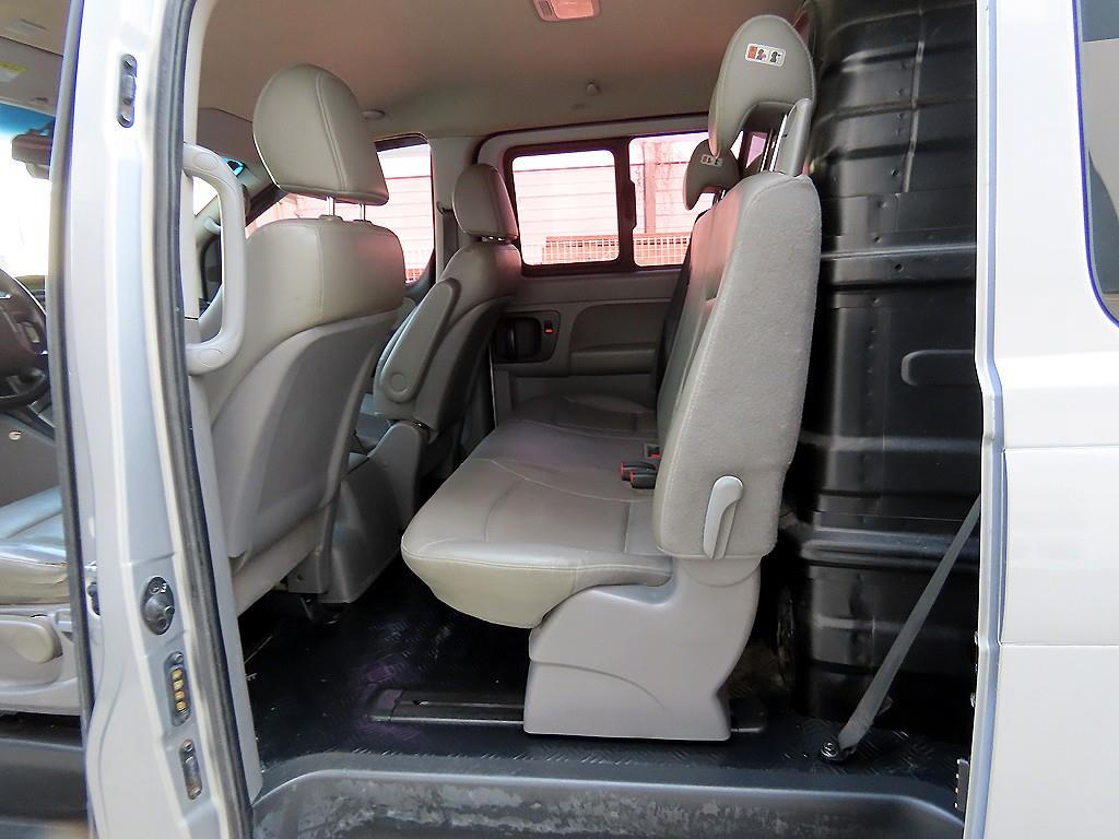HYUNDAI Starex - Vista 6