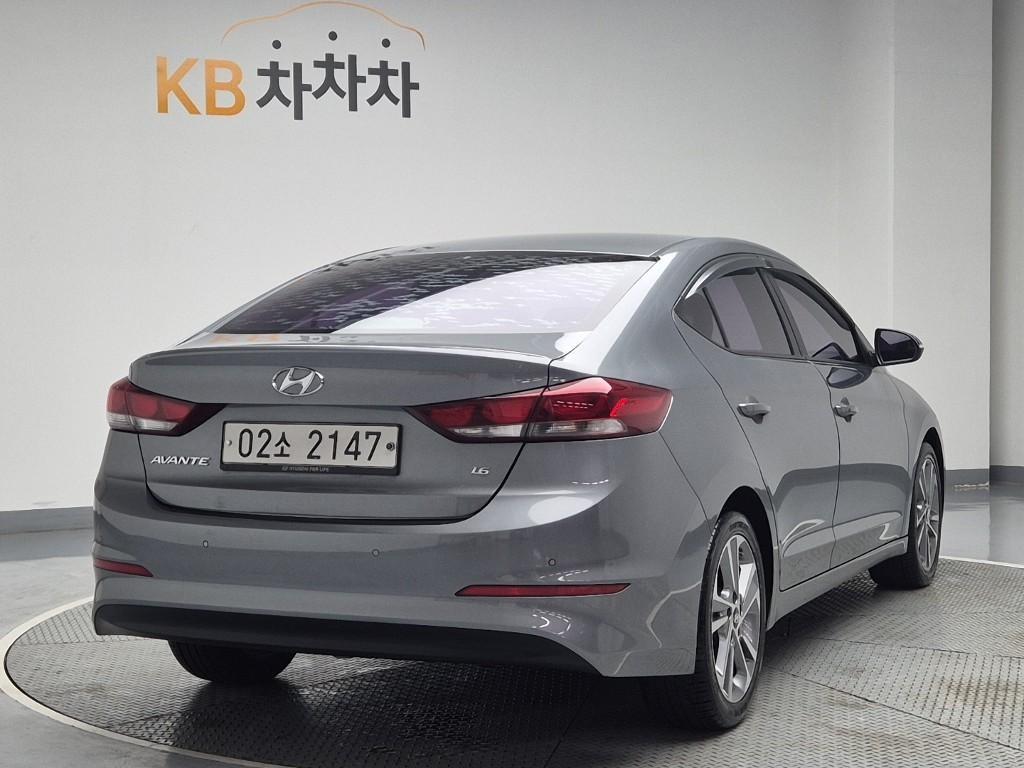 HYUNDAI Avante - Vista 4