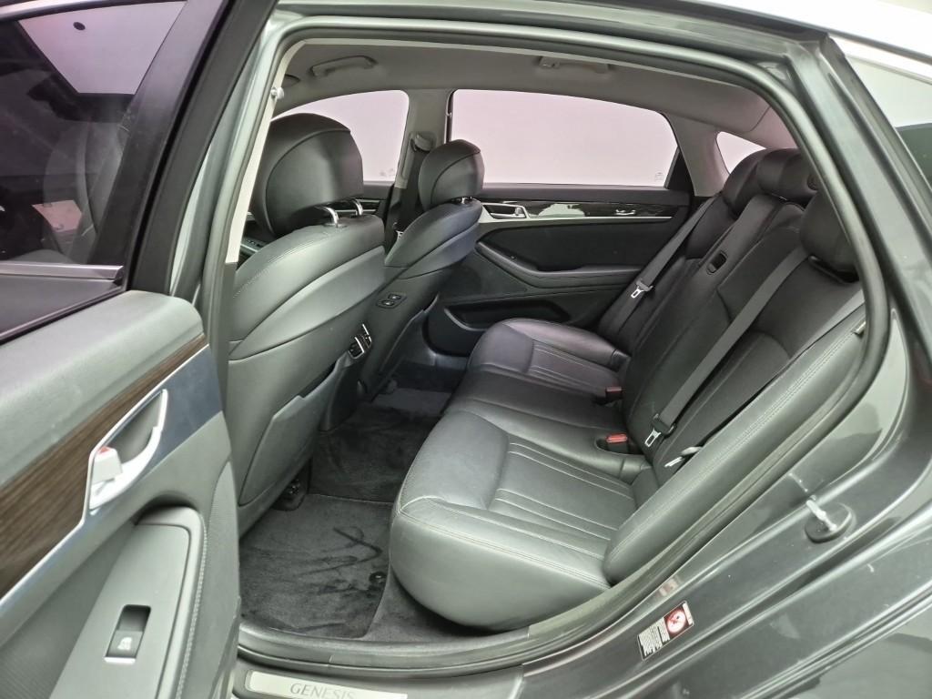 Genesis G80 - Vista 12