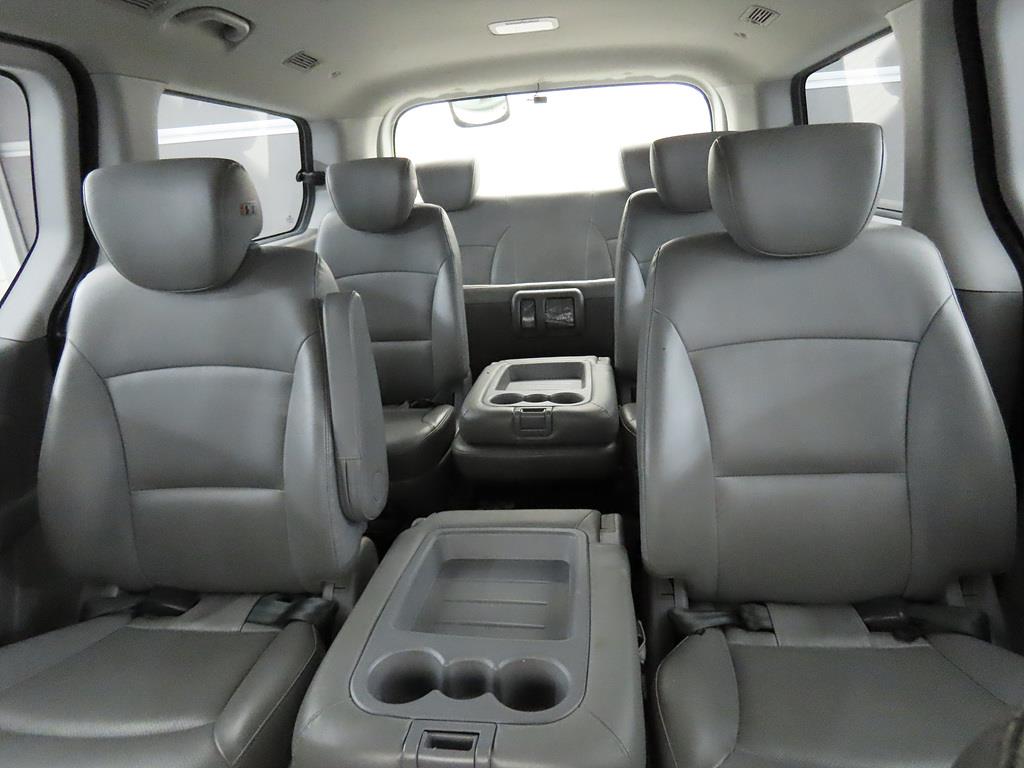 HYUNDAI Starex - Vista 8