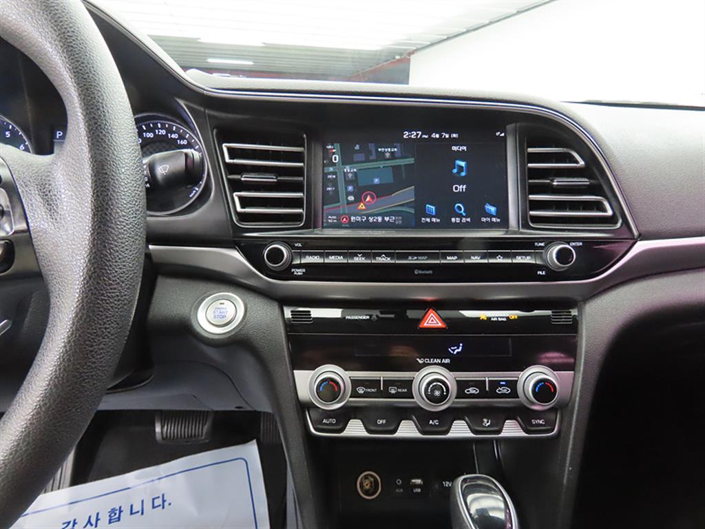 HYUNDAI Avante - Vista 10