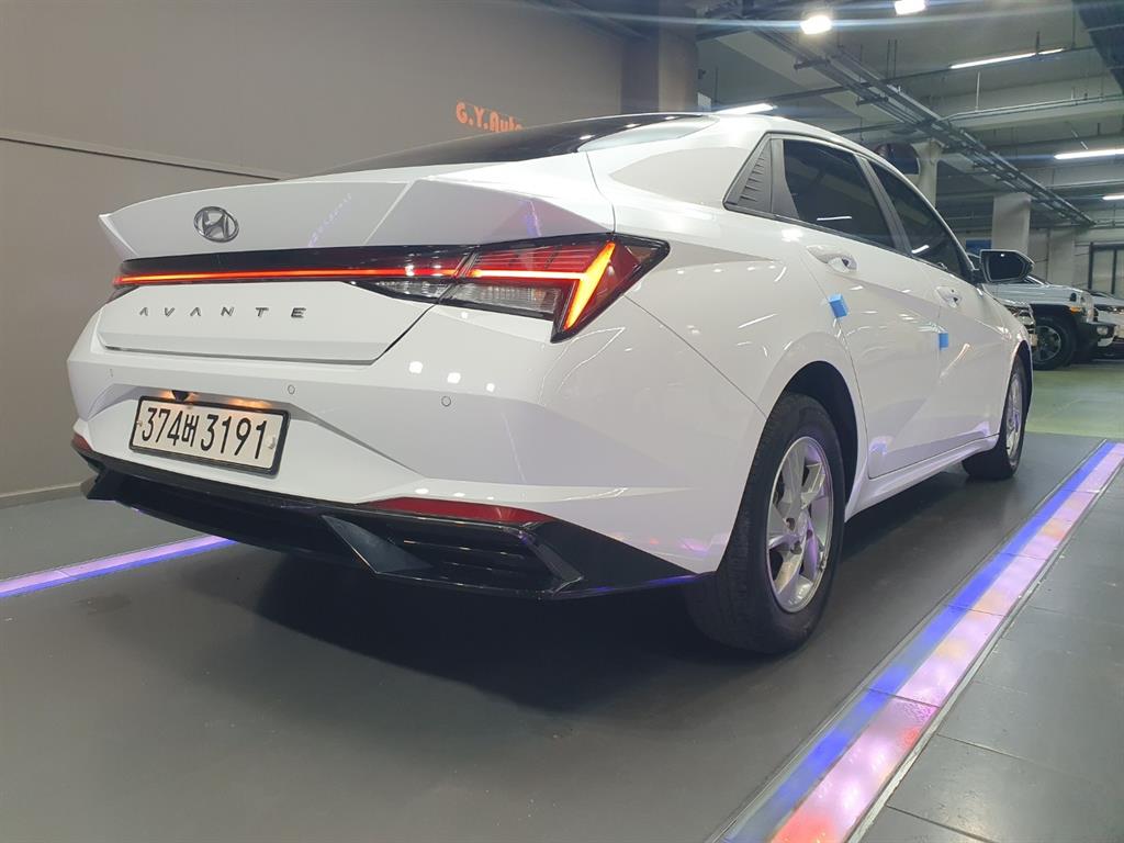 HYUNDAI Avante - Vista 5