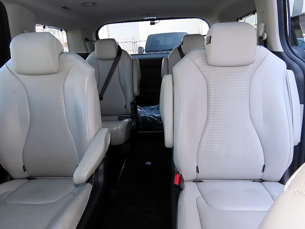 KIA Carnival - Vista 7