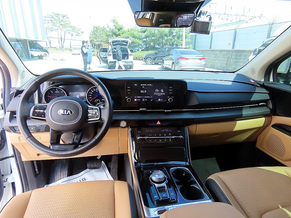 KIA Carnival - Vista 8