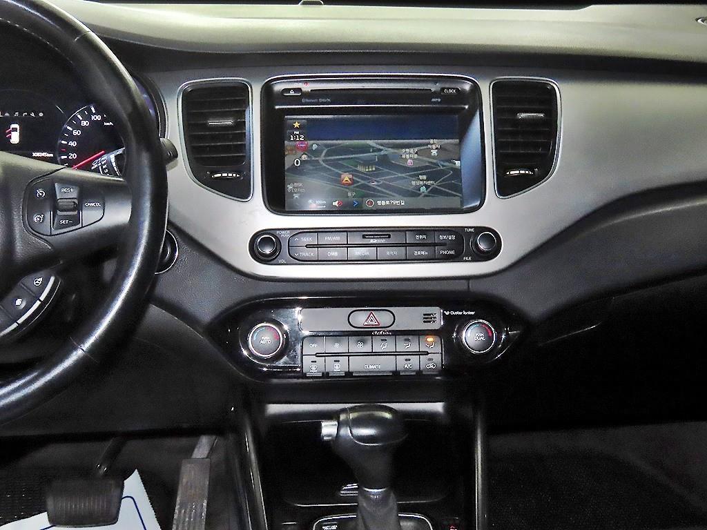 KIA Carens - Vista 11