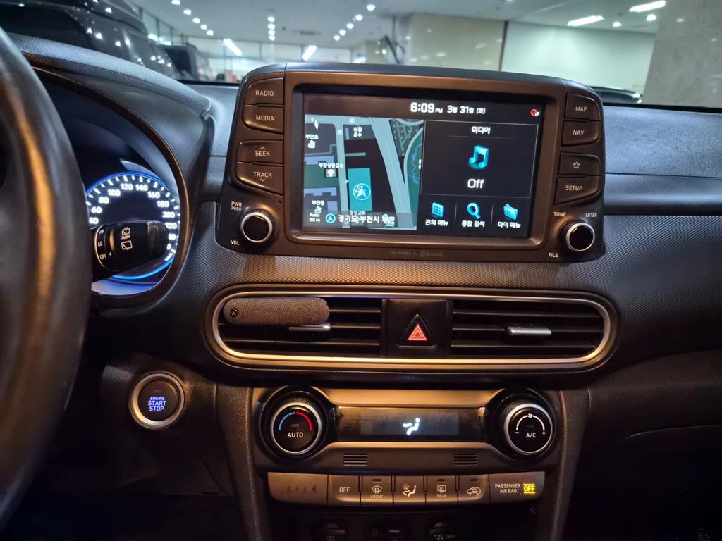 HYUNDAI Kona - Vista 10