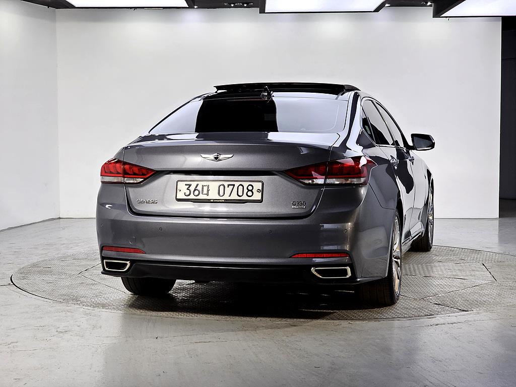 HYUNDAI Genesis - Vista 3