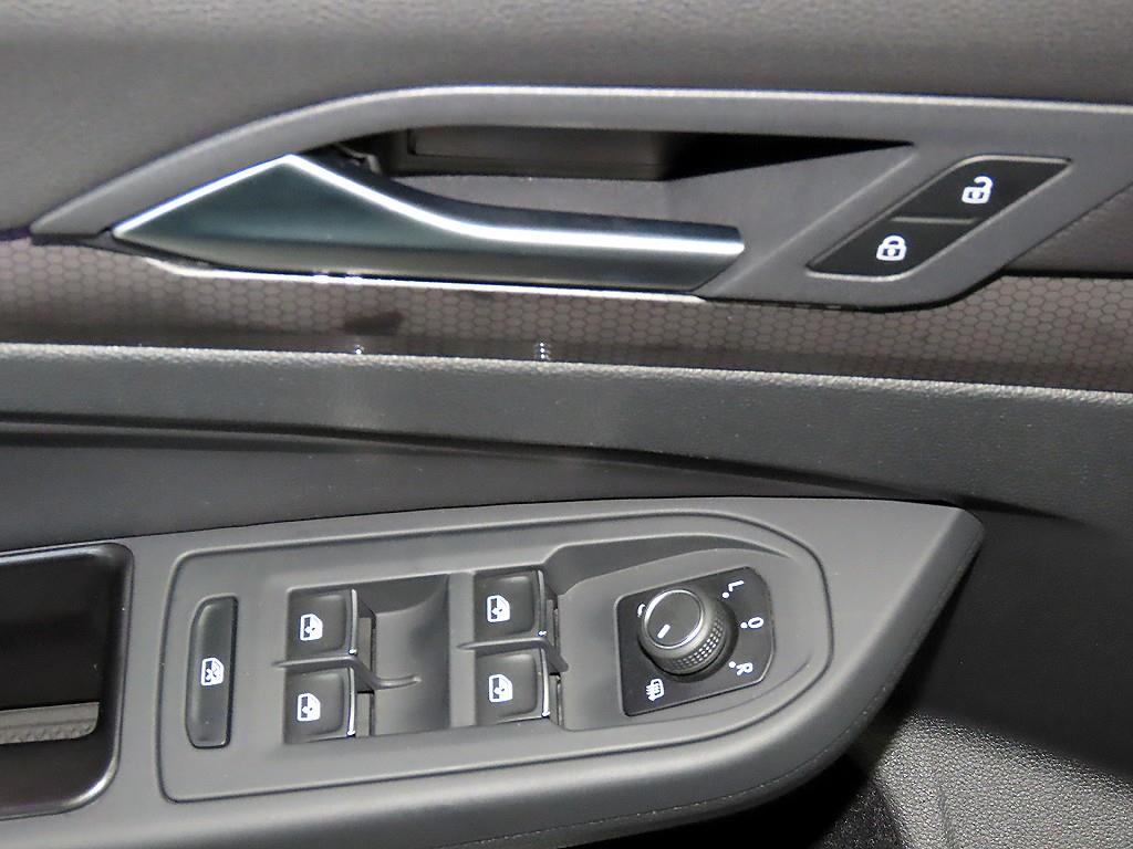 Volkswagen Golf 2024 Negro - Importación desde Corea - HF Imports Iquique - Foto 14