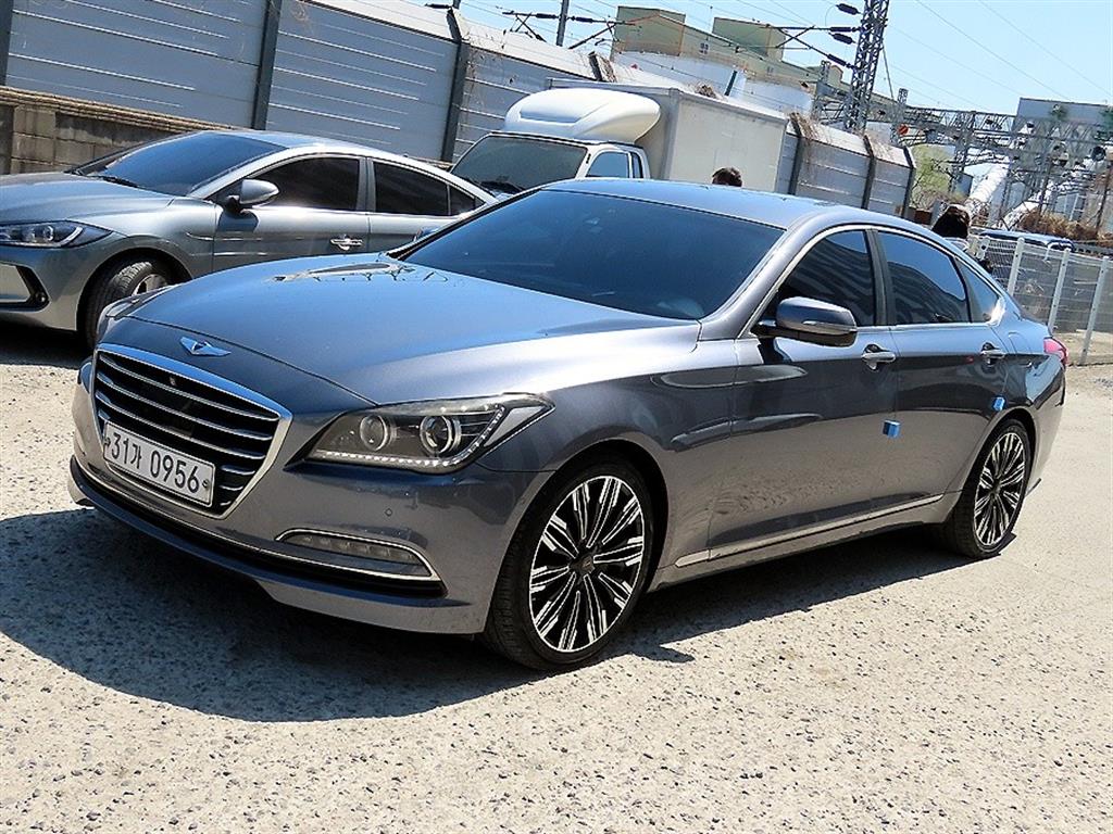 HYUNDAI Genesis - Vista 2