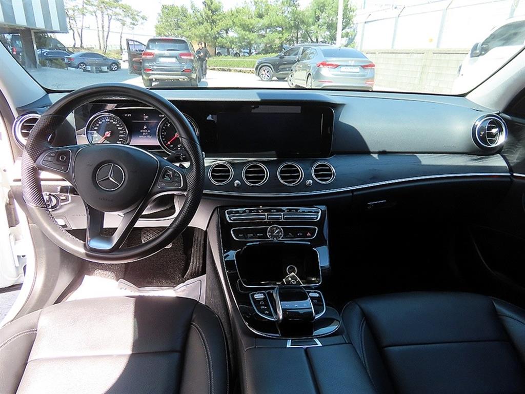 Mercedes Benz E class - Vista 7