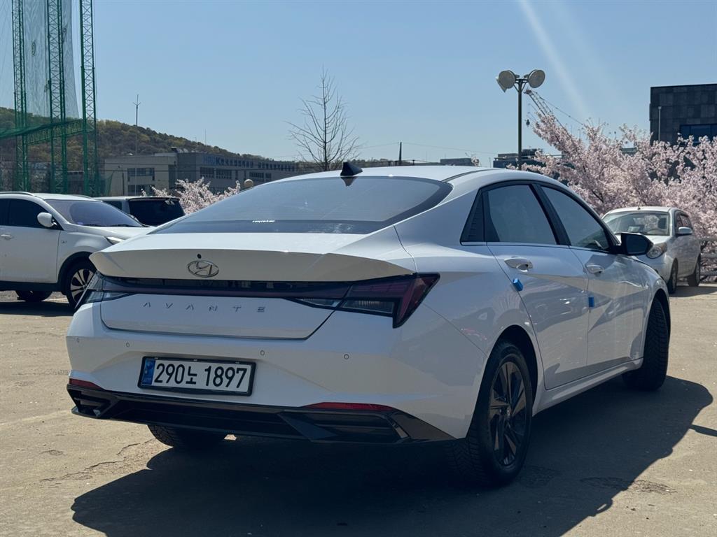 HYUNDAI Avante - Vista 4