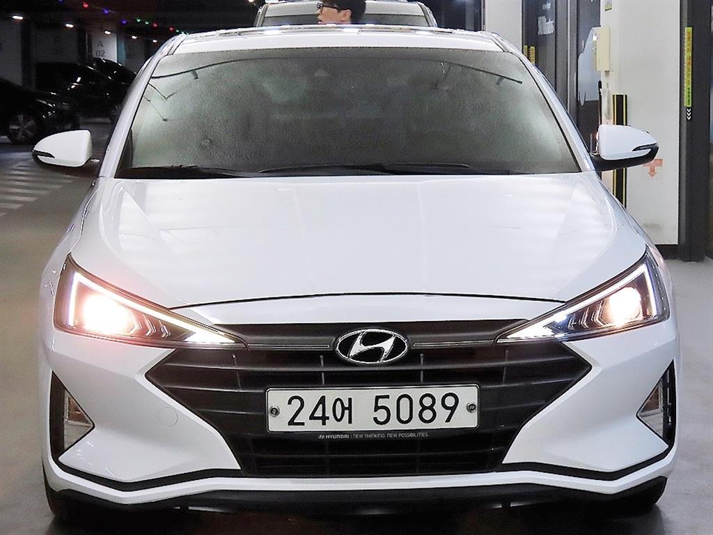 HYUNDAI Avante - Vista 2