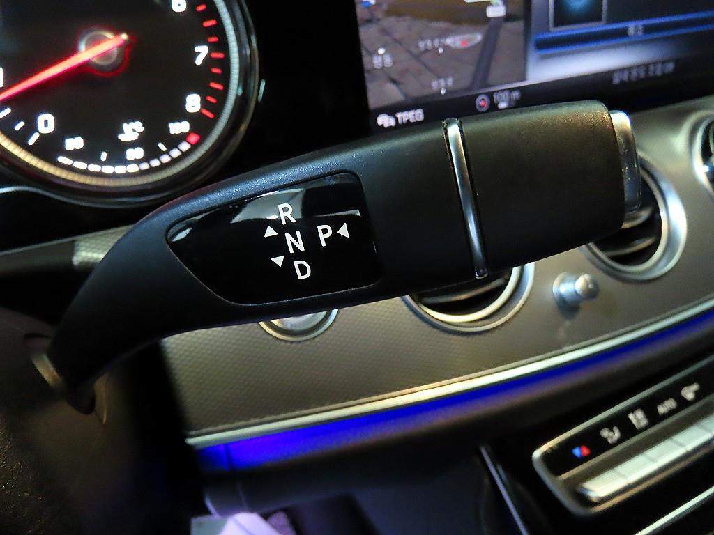 Mercedes Benz E class - Vista 12