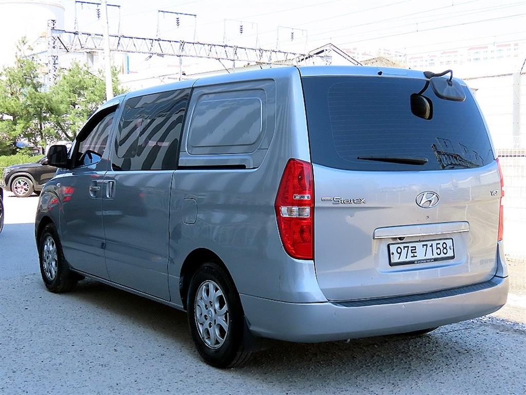 HYUNDAI Starex - Vista 3