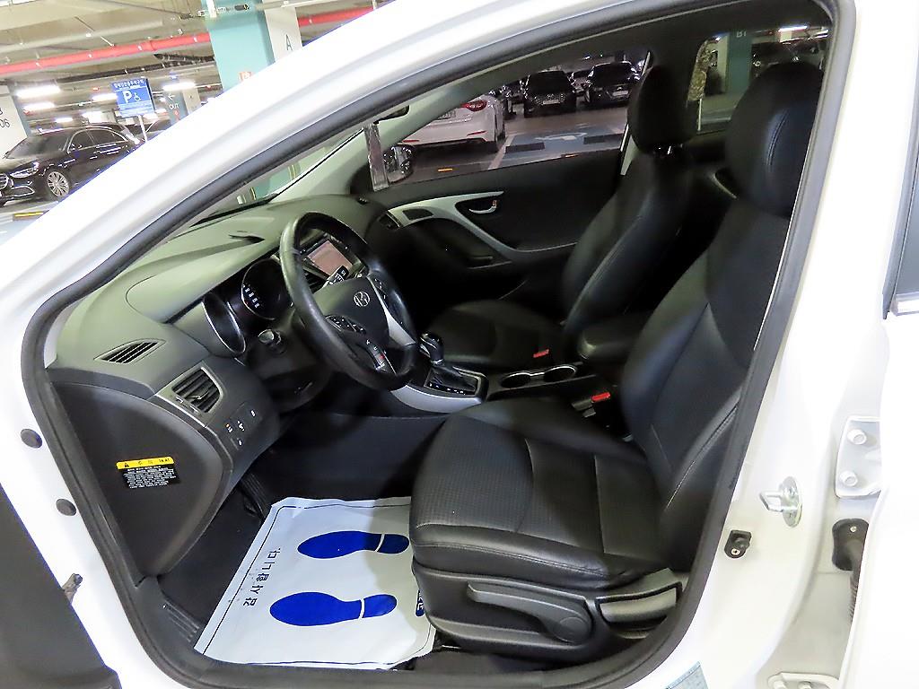 HYUNDAI Avante - Vista 6