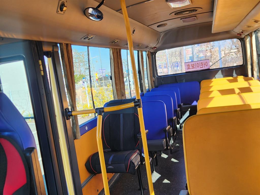 medium and large bus Hyundai bus - Vista 11